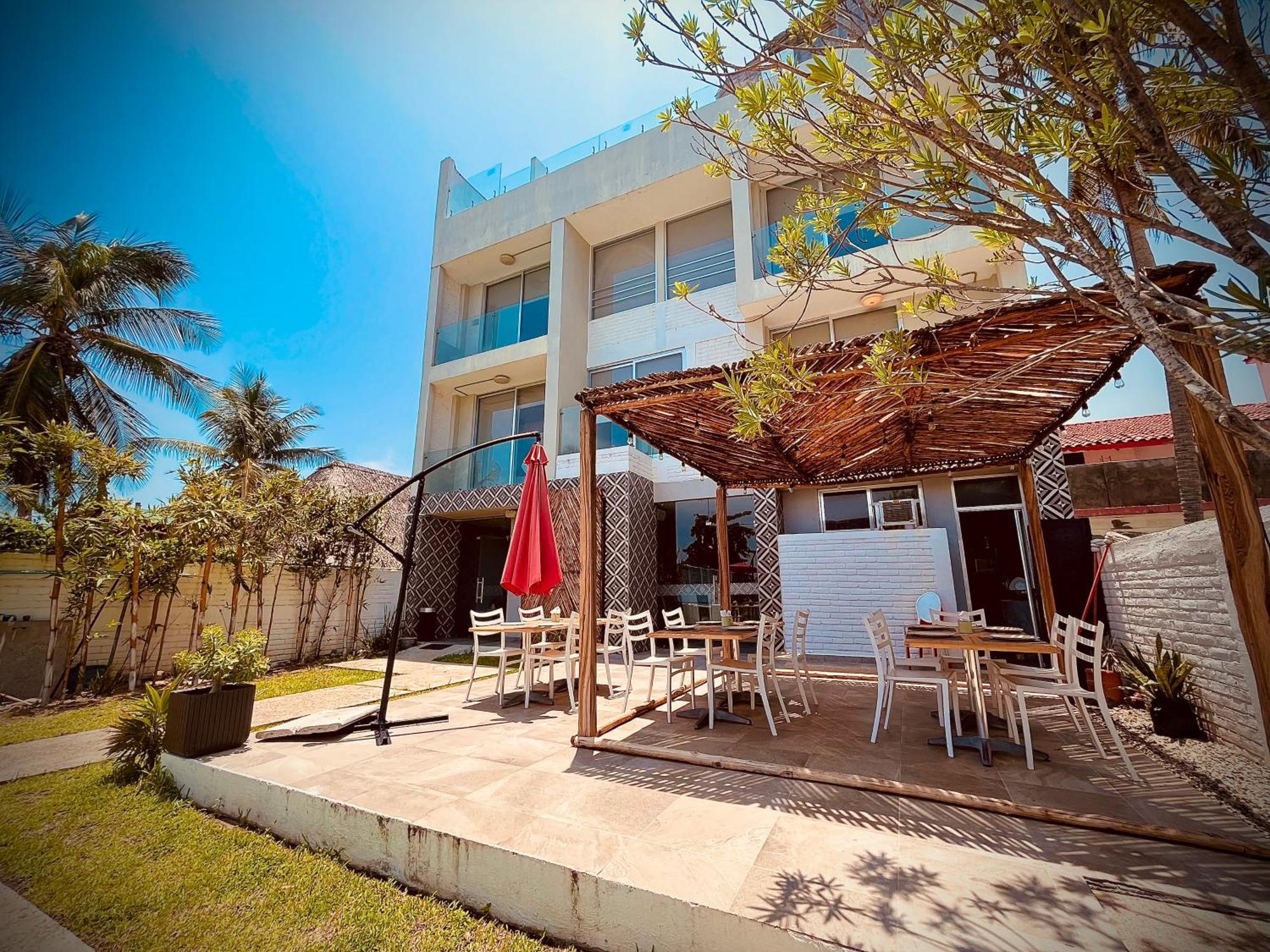 Hotel "Casa Mangata" Puerto Arista Bagian luar foto